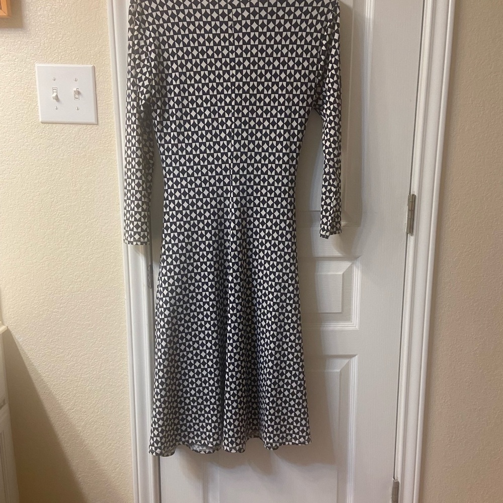 Used good condition Brooks Bros A line stretch dress, fits most sizes 2, 4, 6 - Picture 3 of 6